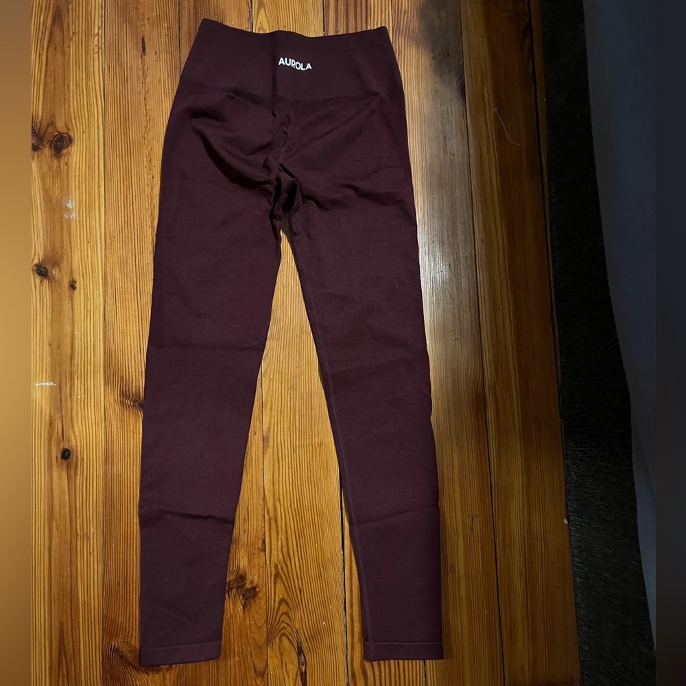 Aurola leggings black cherry size small